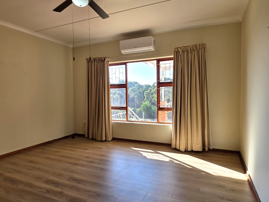 4 Bedroom Property for Sale in Wavecrest Eastern Cape